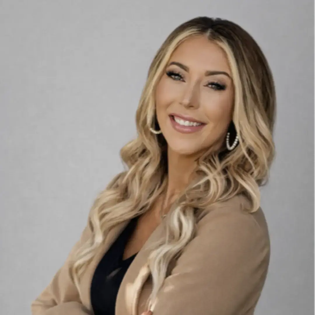 Stephanie Headshot 26-custom-1080x1616-square-1080x1080